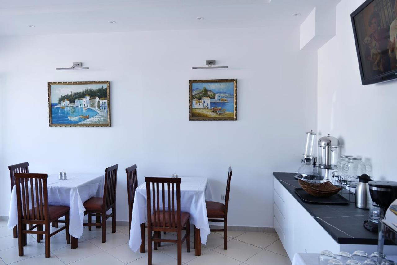 Lumi Hotel Sarandë Eksteriør billede
